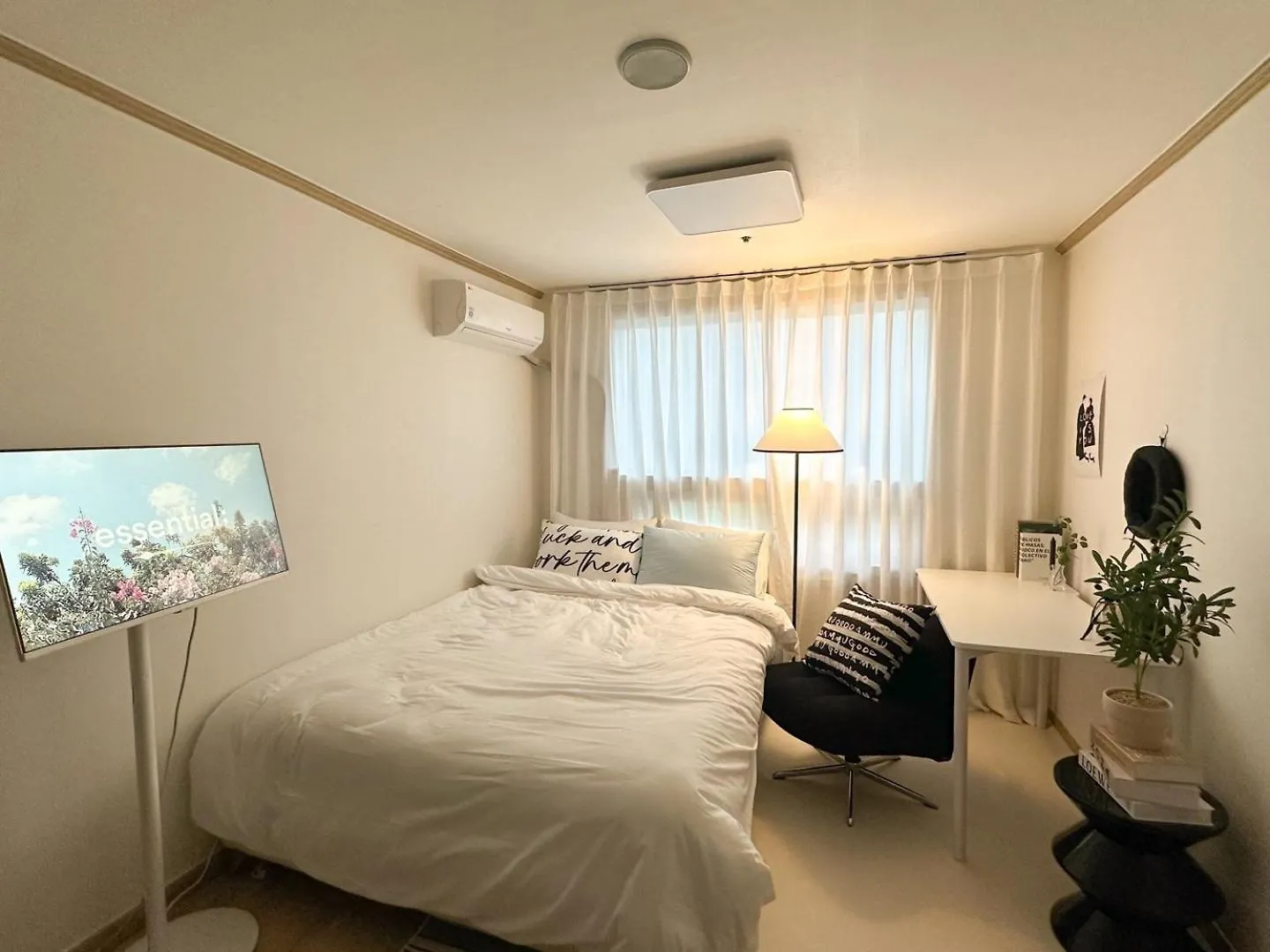 Cozy Sunlight Stay In Mapo Seoul Apartment