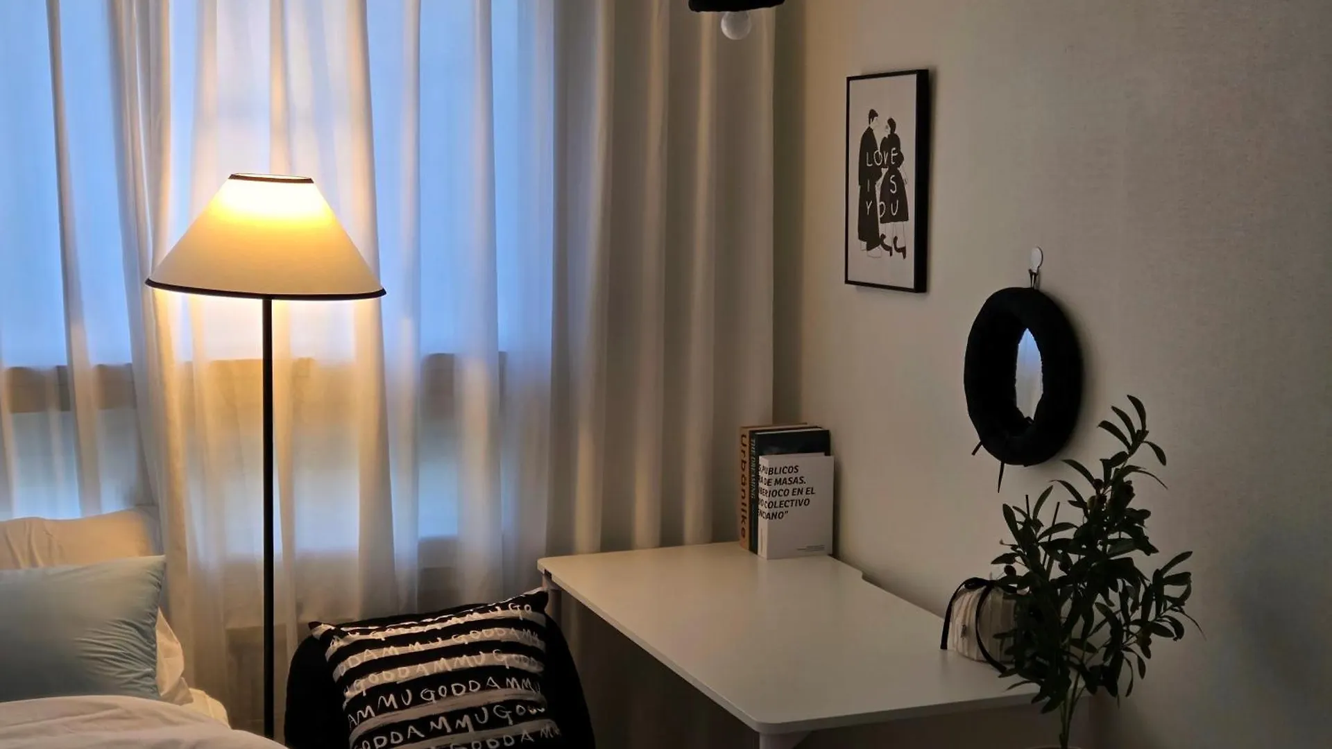 Cozy Sunlight Stay In Mapo Seoul South Korea